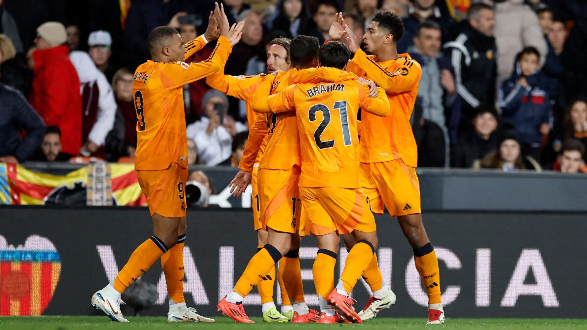 皇马客场获胜，小组排名大幅提升(皇马主队球场)